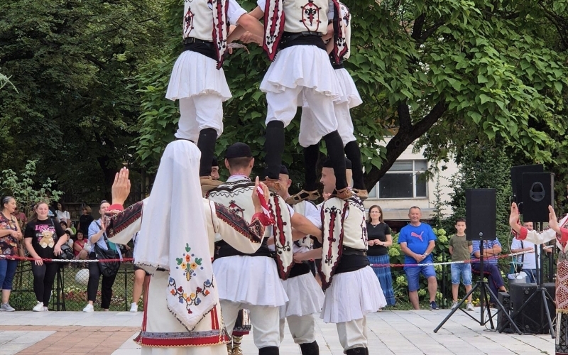 КОНЦЕРТ НА АНСАМБЪЛ "БЪЛГАРЕ"